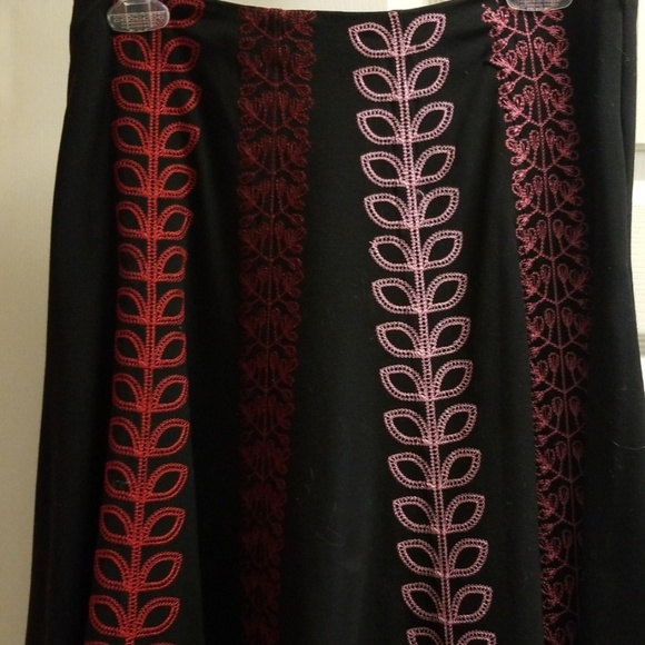 Skirt - Picture 2 of 6